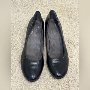 Aerosols Heelrest Black Heels